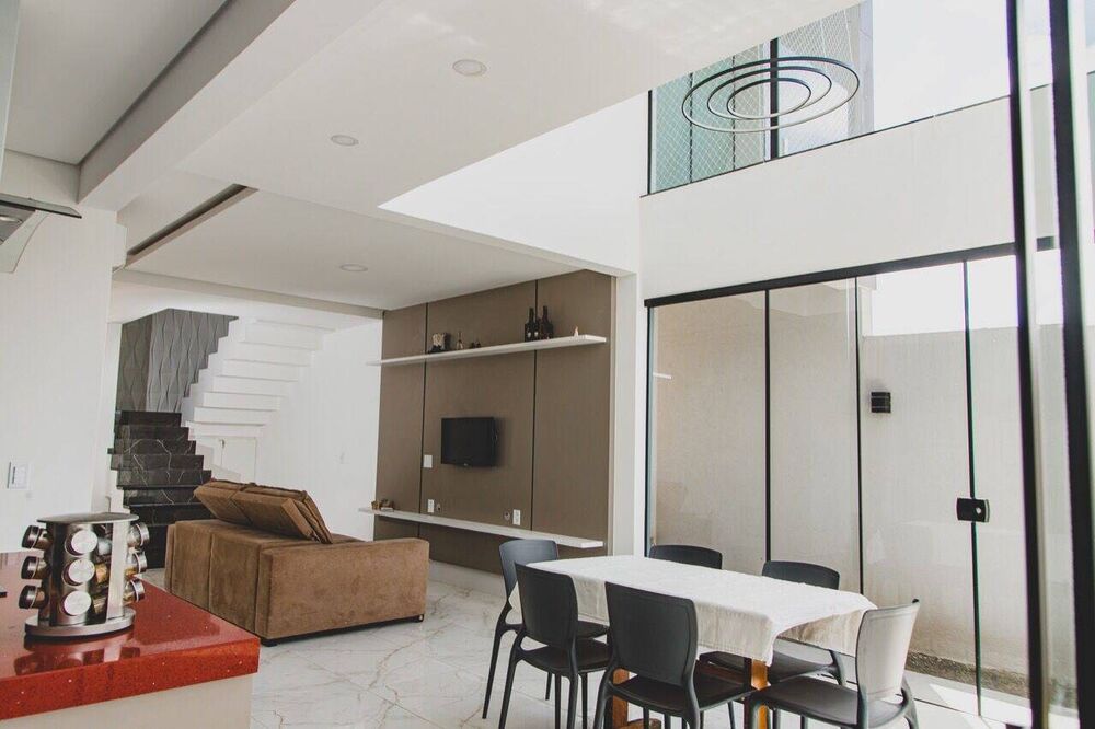 Casa à venda com 3 quartos, 250m² - Foto 2