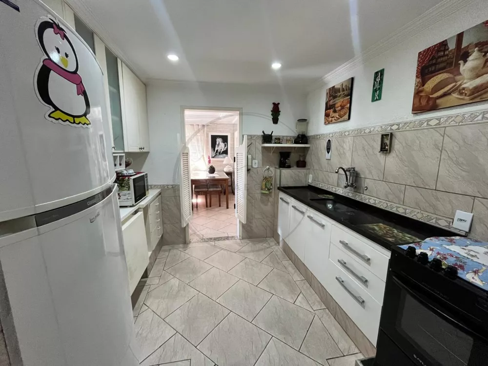 Casa à venda com 3 quartos, 300m² - Foto 3