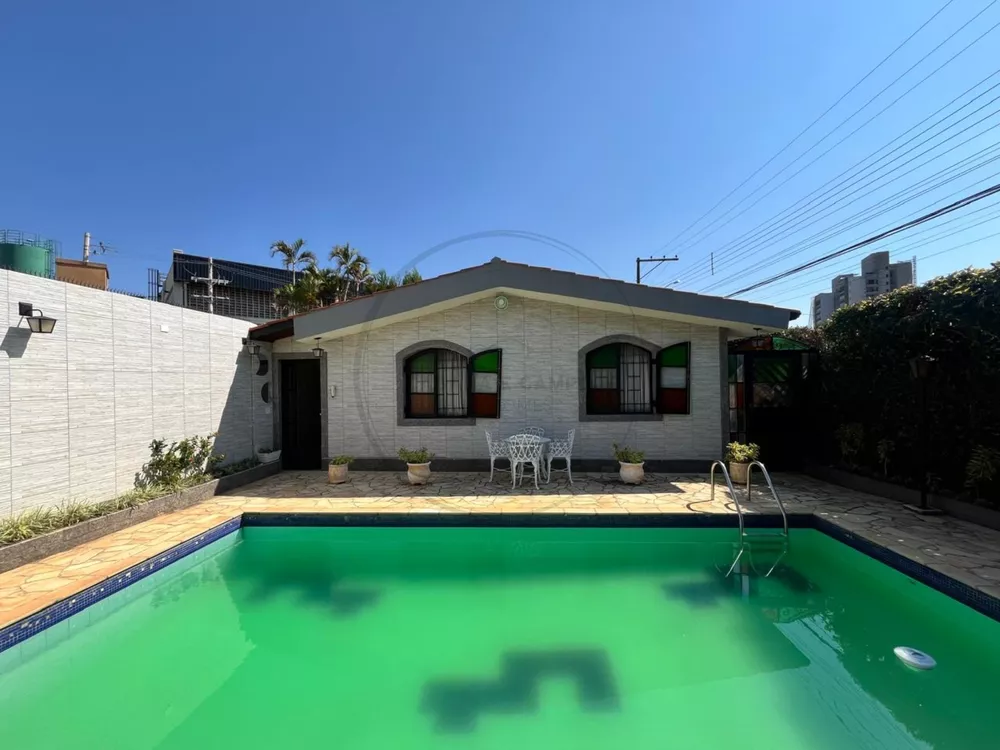 Casa à venda com 3 quartos, 300m² - Foto 1