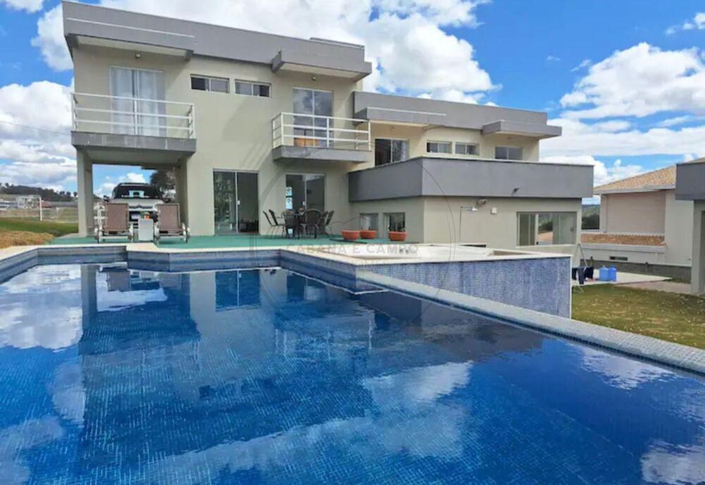 Casa de Condomínio à venda com 4 quartos, 1600m² - Foto 1