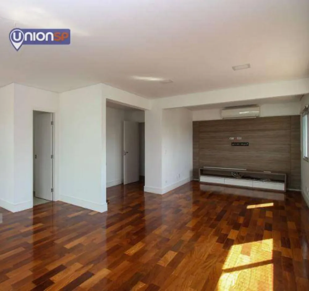 Apartamento, 3 quartos, 216 m² - Foto 1