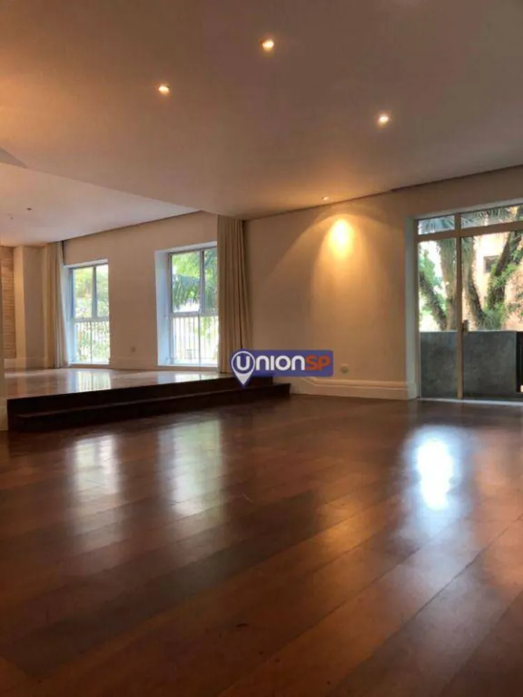 Apartamento, 3 quartos, 245 m² - Foto 2