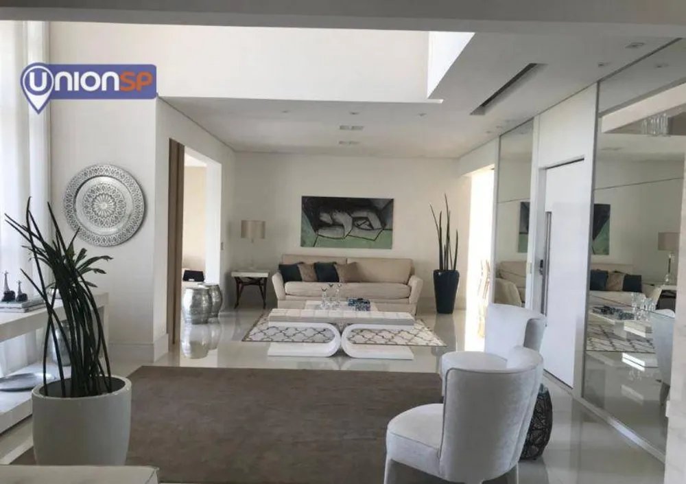 Apartamento, 3 quartos, 240 m² - Foto 1