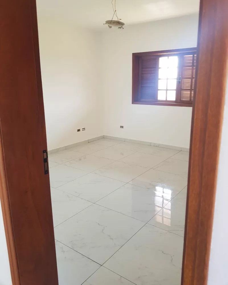 Casa à venda com 2 quartos, 250m² - Foto 4