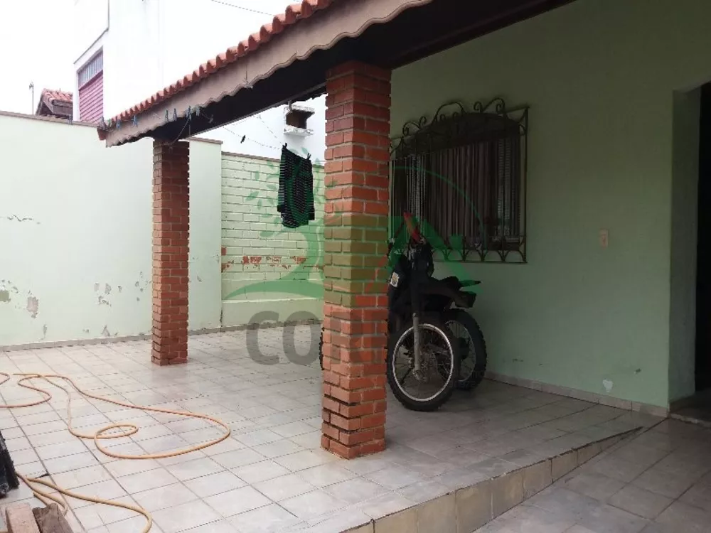 Casa à venda com 4 quartos, 236m² - Foto 3