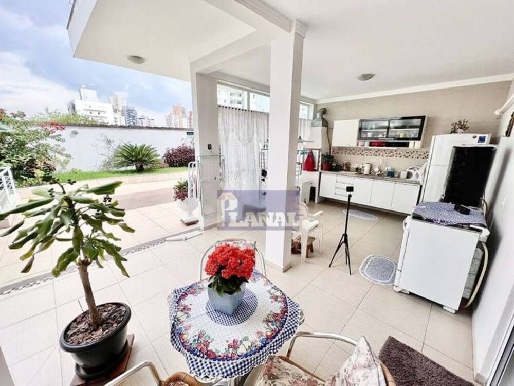 Sobrado, 3 quartos, 382 m² - Foto 2