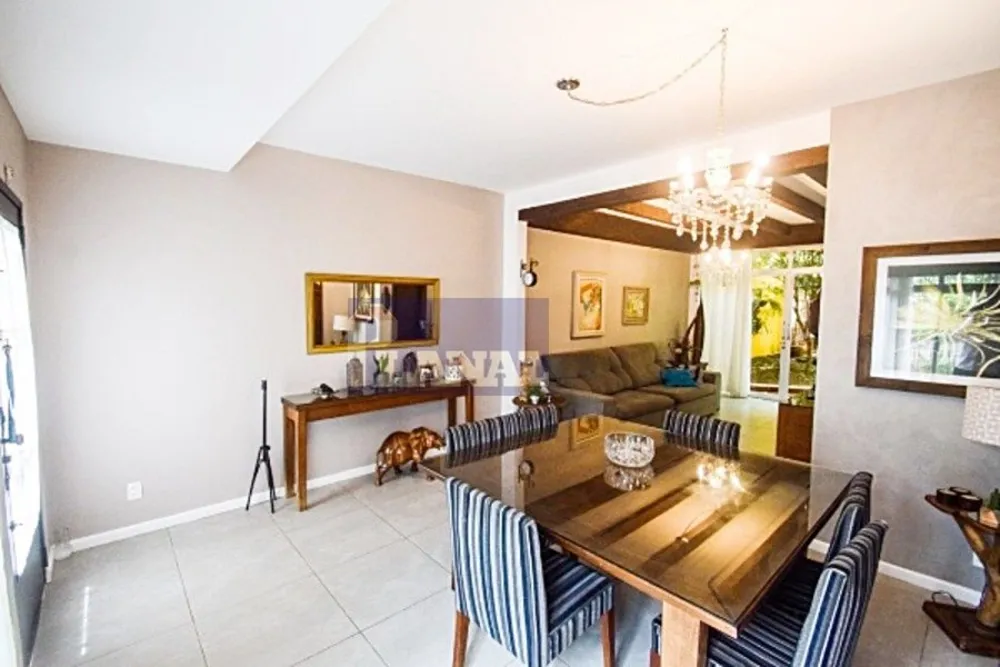 Sobrado, 3 quartos, 252 m² - Foto 1