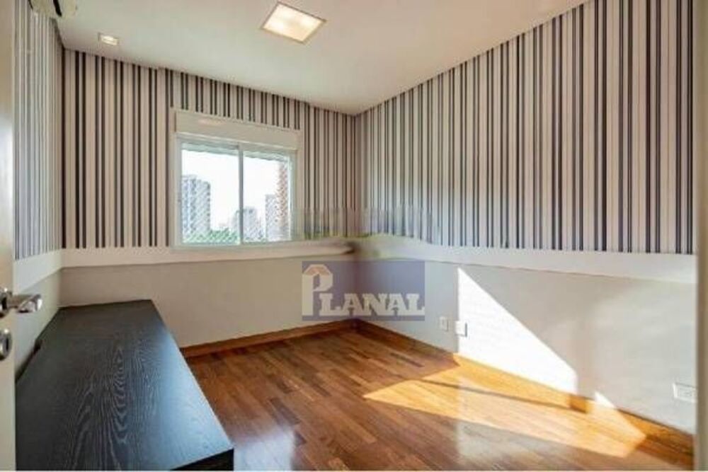 Apartamento à venda com 3 quartos, 217m² - Foto 4