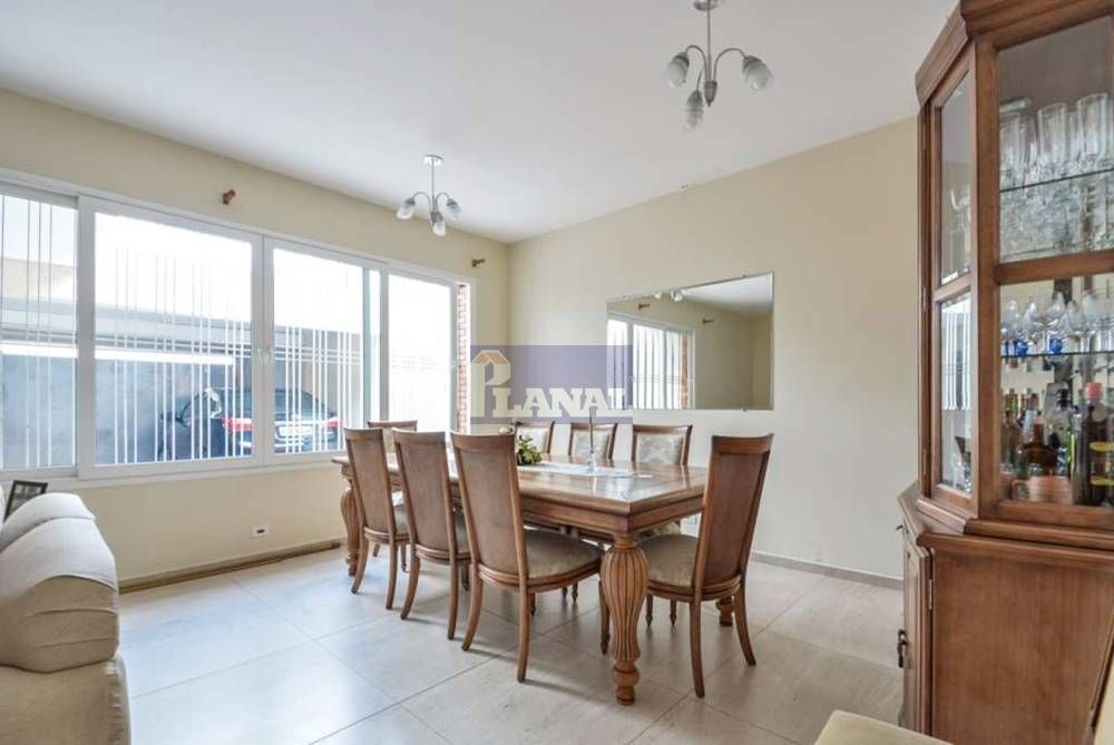 Casa, 3 quartos, 202 m² - Foto 1