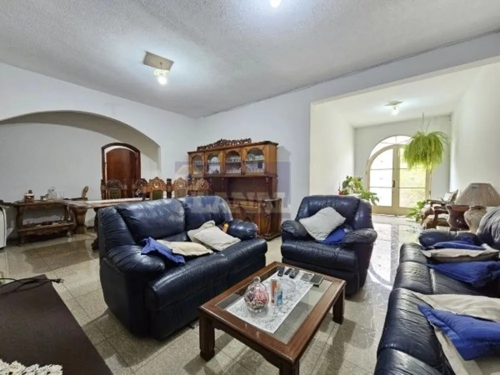 Casa, 5 quartos, 195 m² - Foto 1