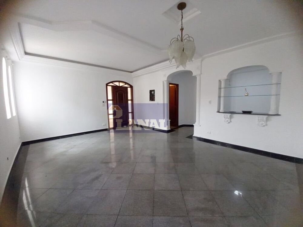 Casa à venda e aluguel com 3 quartos, 194m² - Foto 1