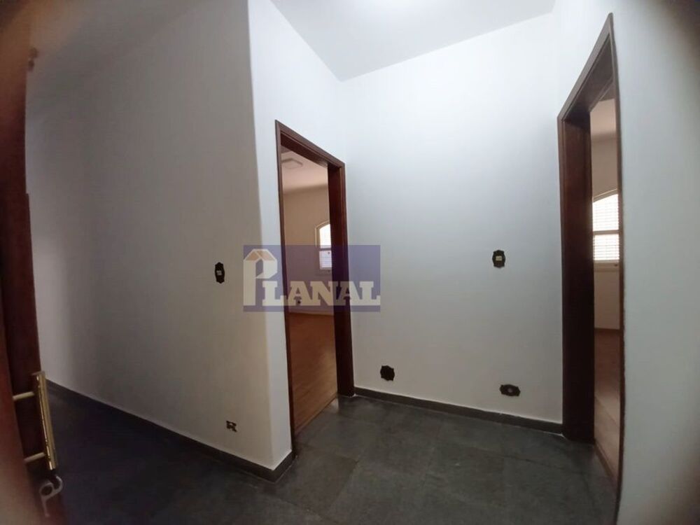 Casa à venda e aluguel com 3 quartos, 194m² - Foto 3