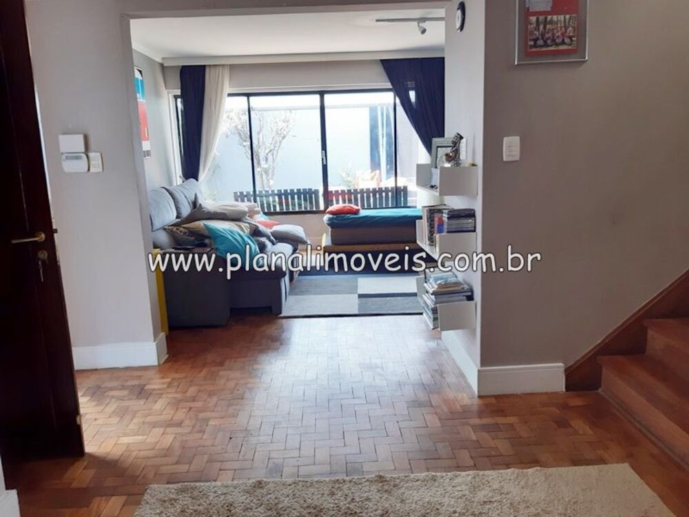 Sobrado à venda com 6 quartos, 320m² - Foto 1