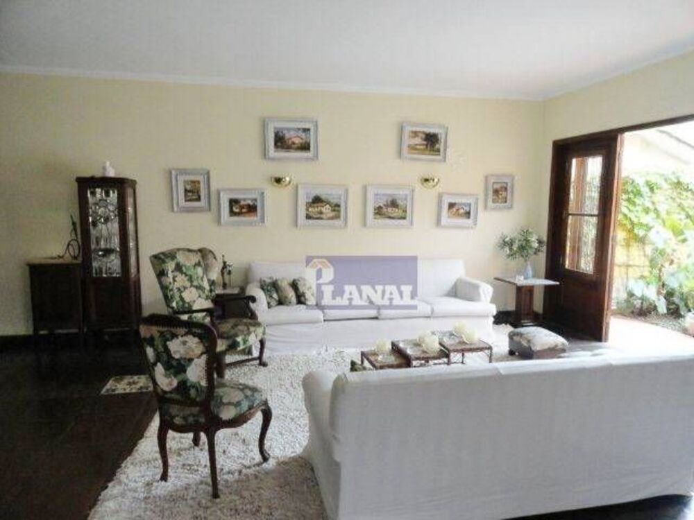 Casa, 4 quartos, 240 m² - Foto 1