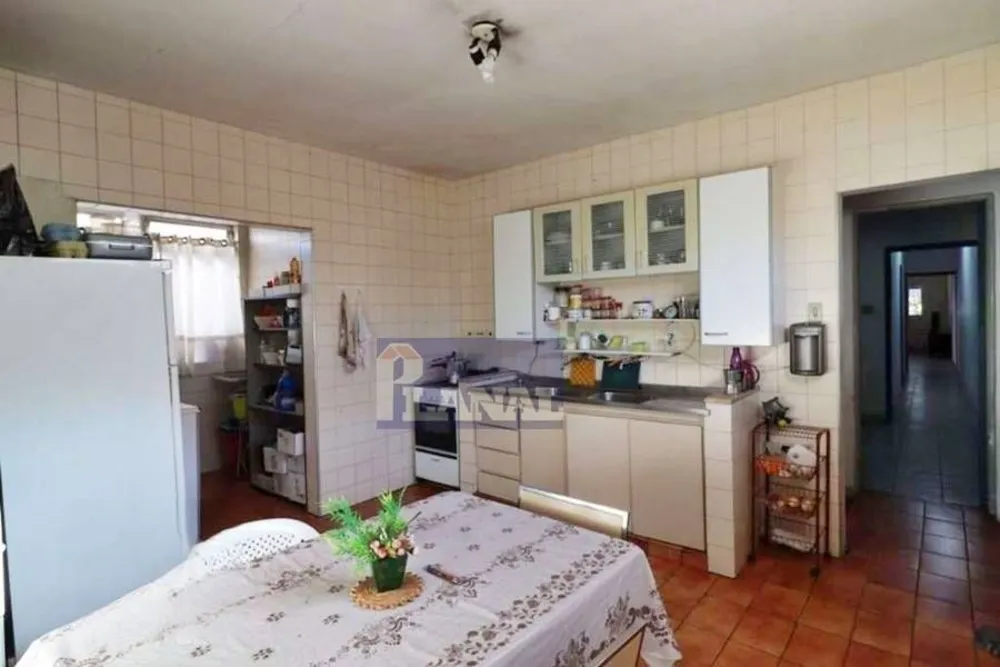 Casa, 4 quartos, 228 m² - Foto 1