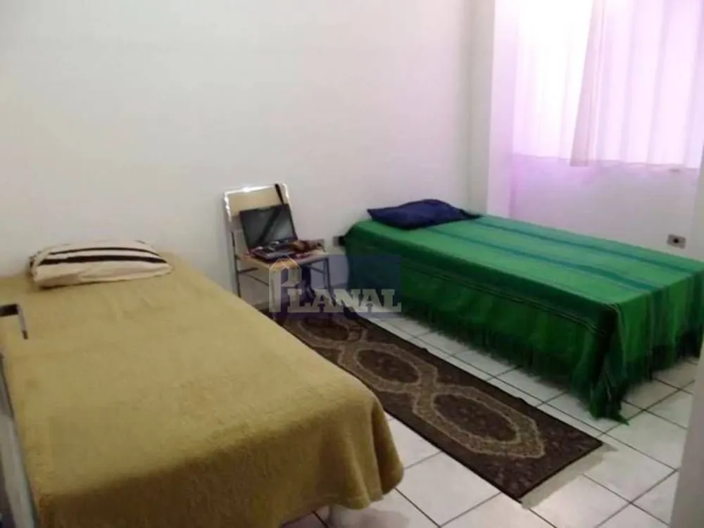 Casa, 4 quartos, 228 m² - Foto 2