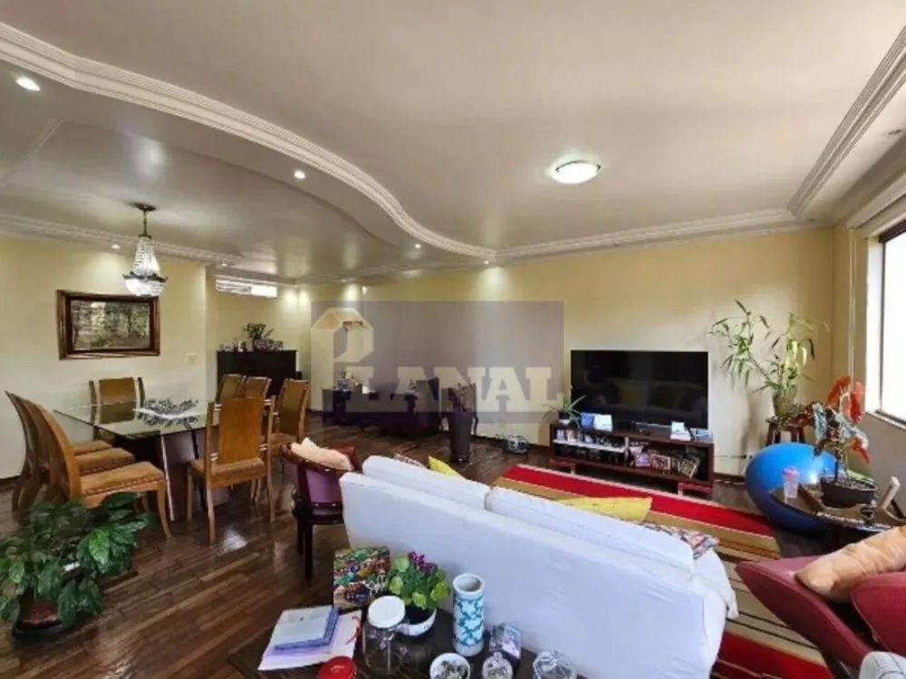 Casa, 3 quartos, 219 m² - Foto 1