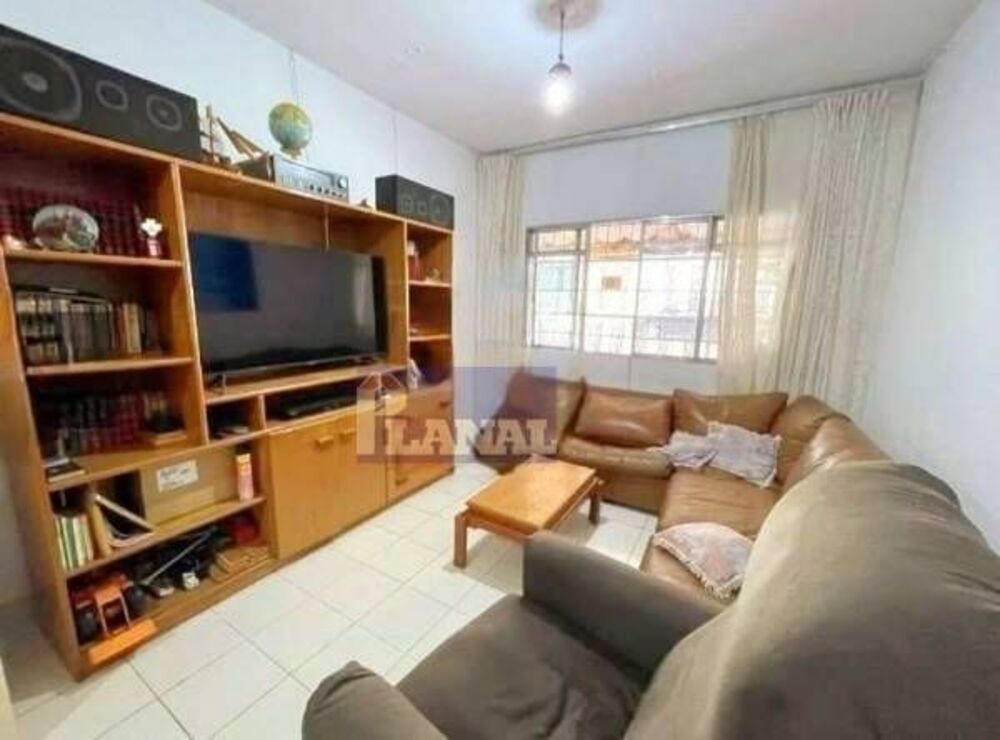 Casa à venda com 3 quartos, 161m² - Foto 1