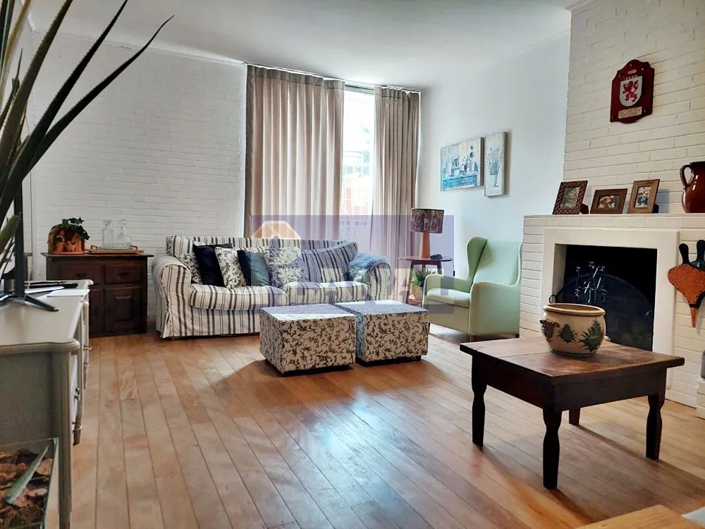 Sobrado, 3 quartos, 202 m² - Foto 1