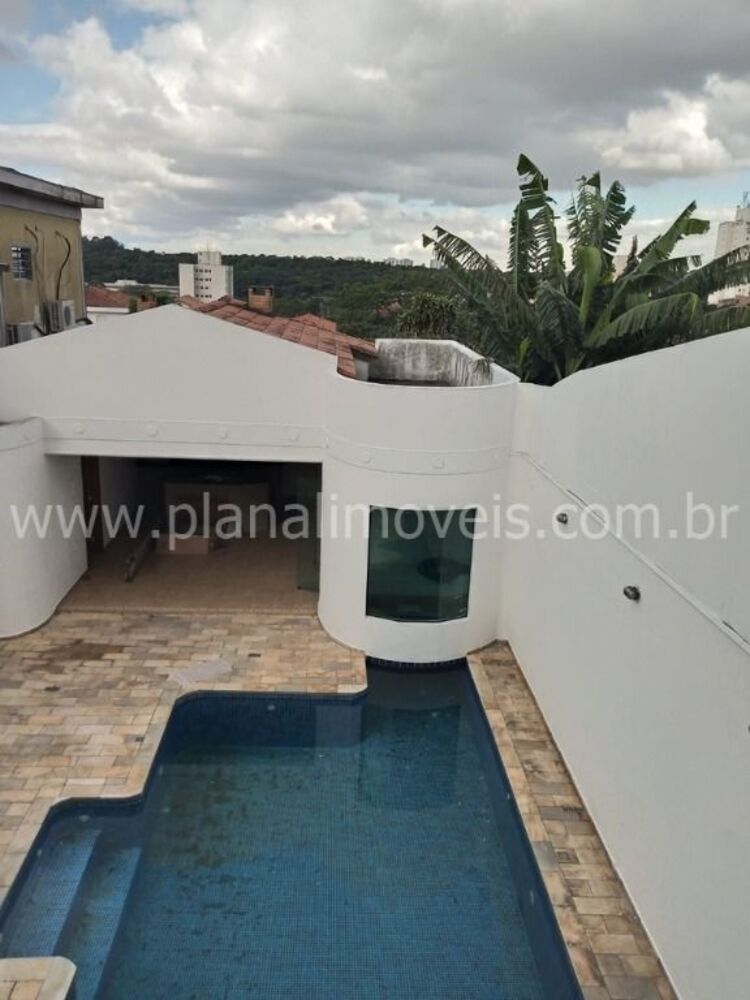 Sobrado à venda com 4 quartos, 250m² - Foto 1