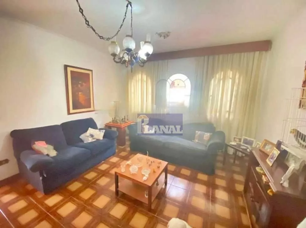 Casa à venda com 3 quartos, 124m² - Foto 1