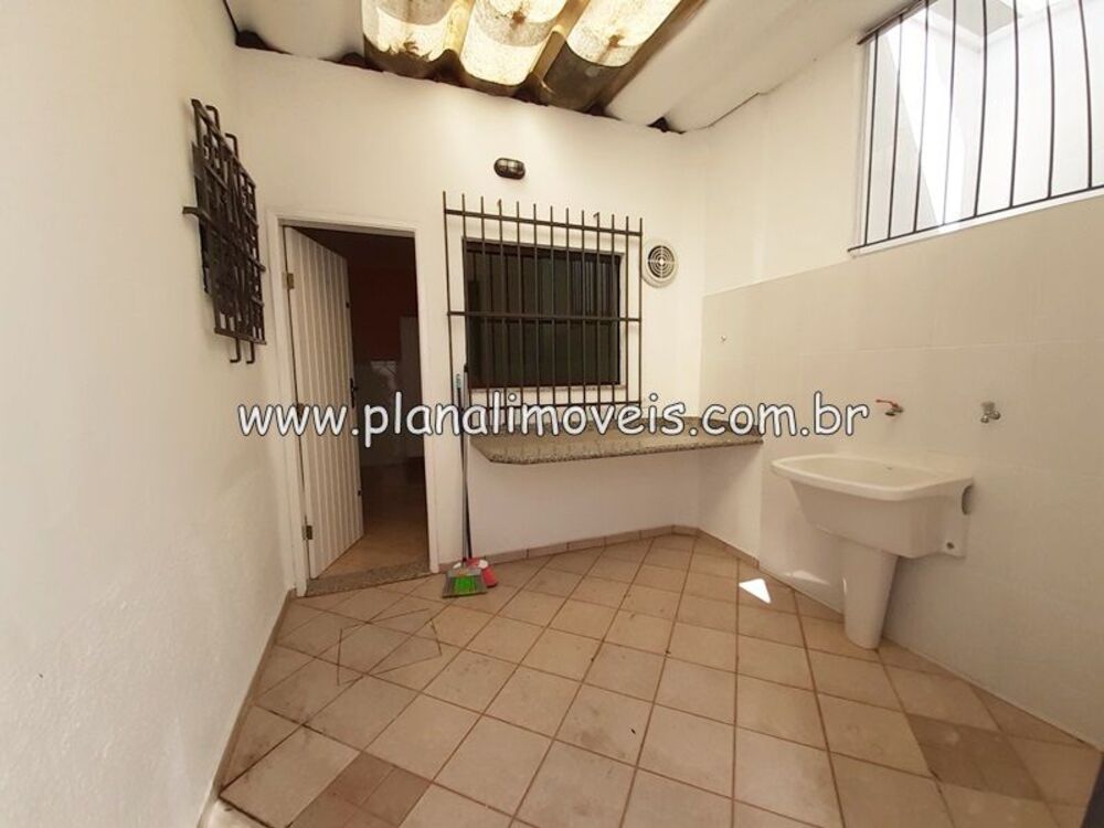 Casa, 6 quartos, 160 m² - Foto 1