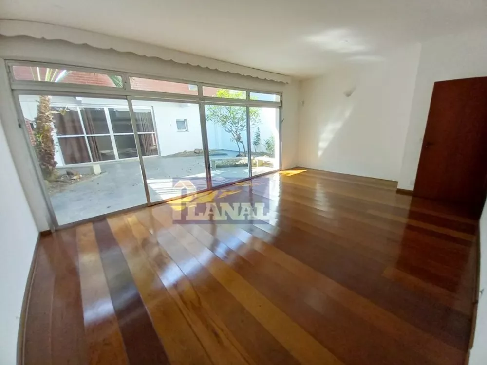 Sobrado para alugar com 3 quartos, 295m² - Foto 1