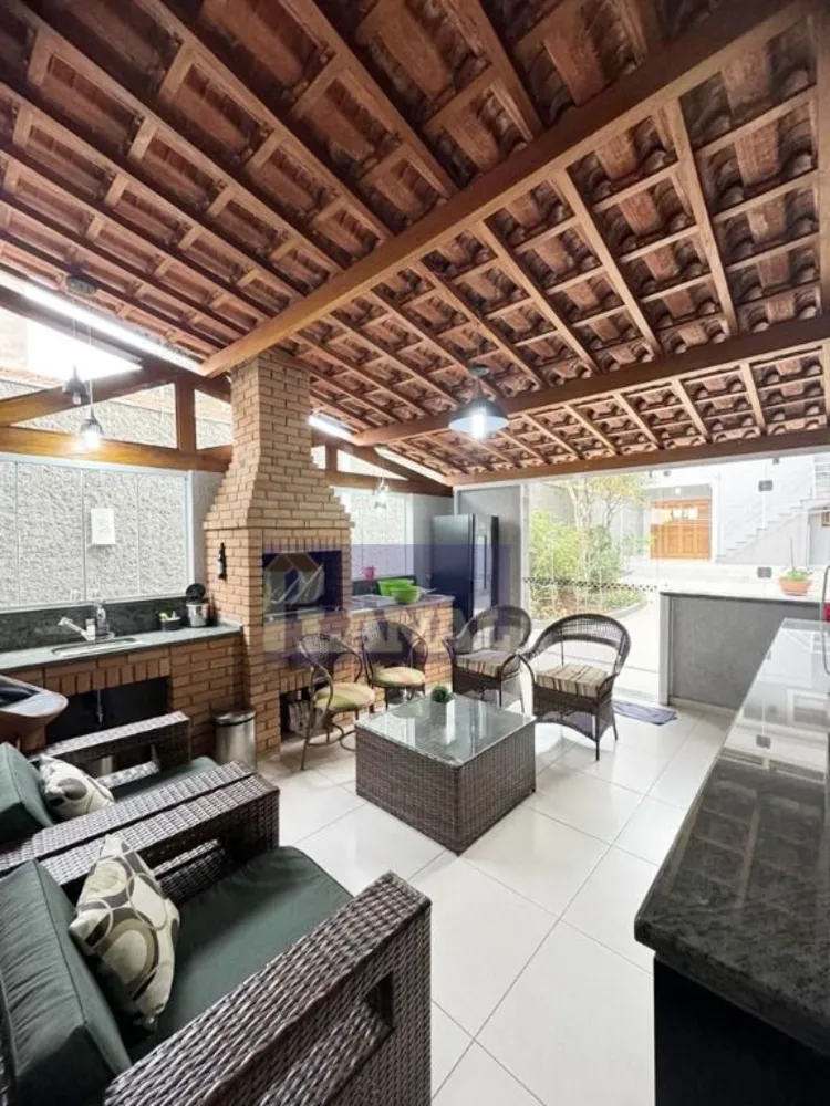 Sobrado, 3 quartos, 327 m² - Foto 1