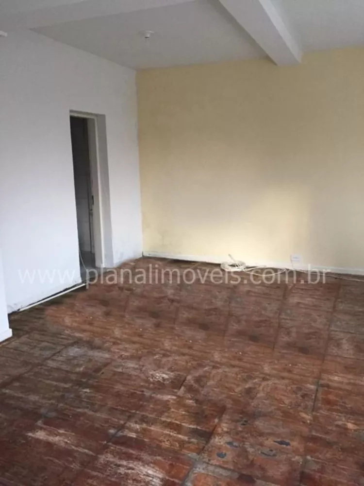 Casa à venda com 3 quartos, 202m² - Foto 1