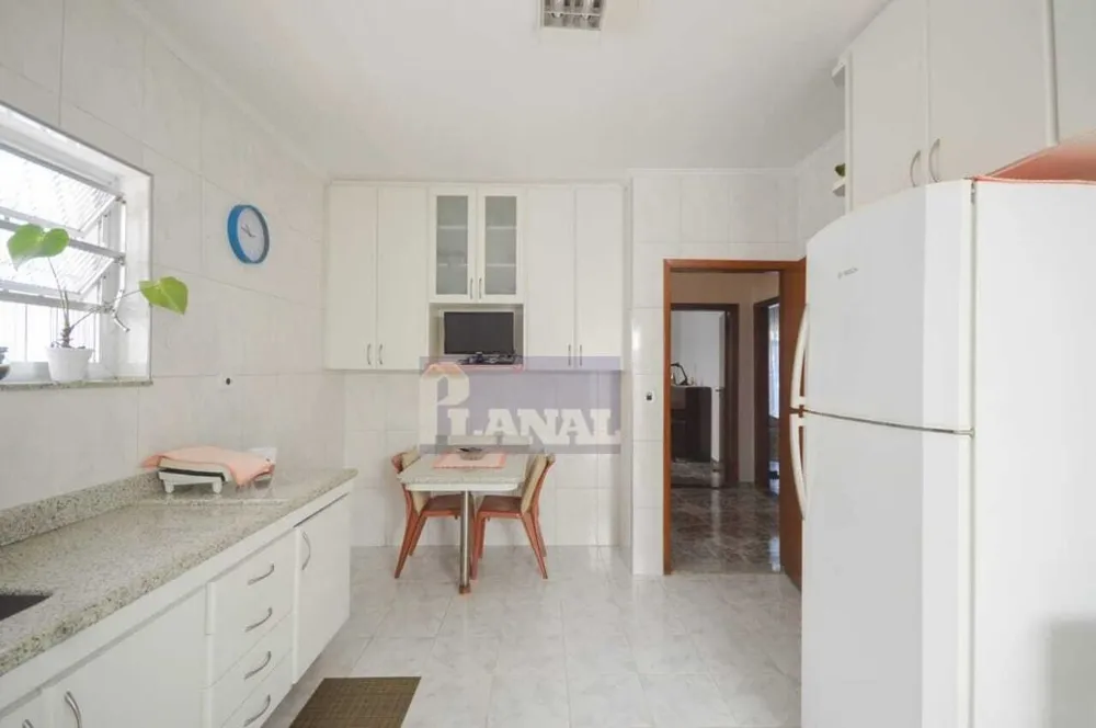 Casa, 3 quartos, 240 m² - Foto 2