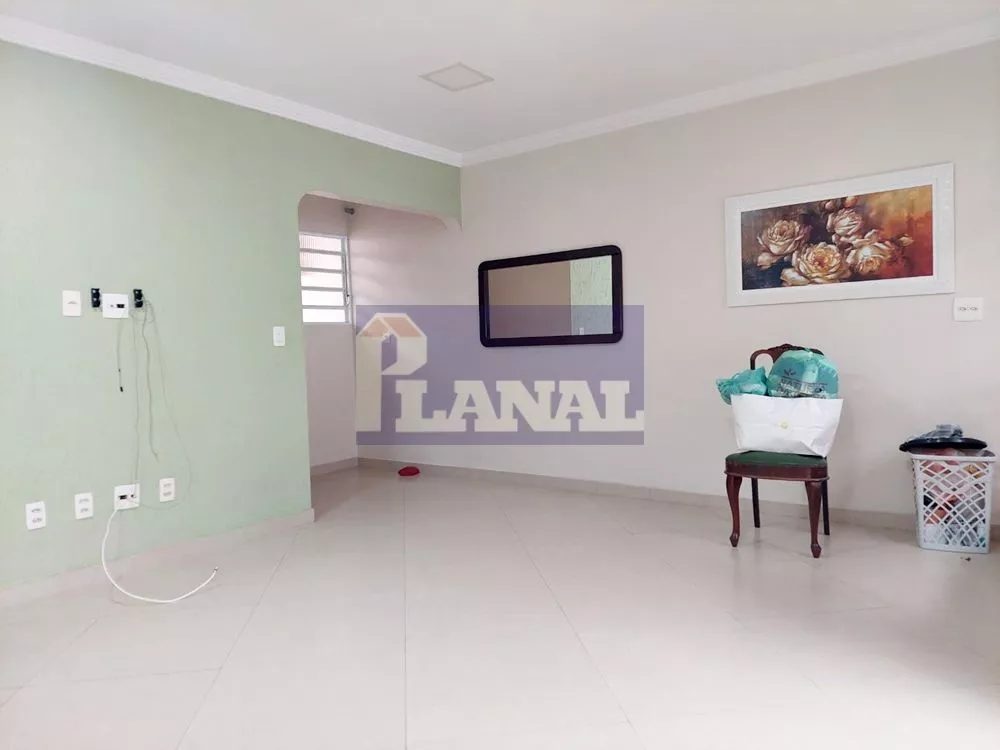 Casa para alugar com 3 quartos, 69m² - Foto 1