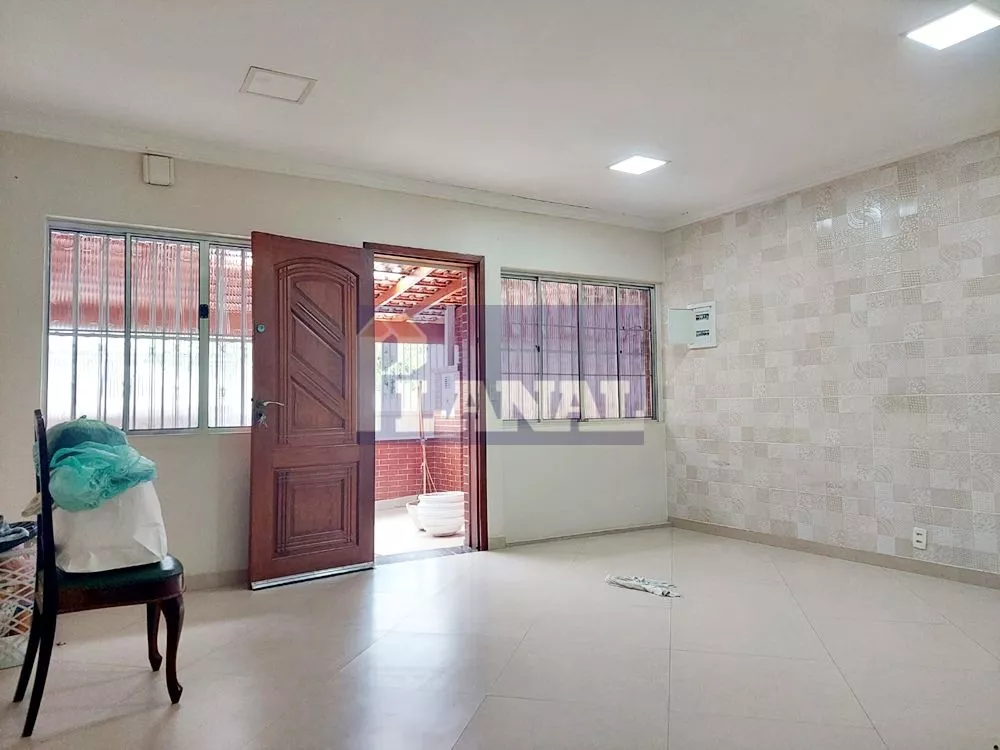 Casa para alugar com 3 quartos, 69m² - Foto 3