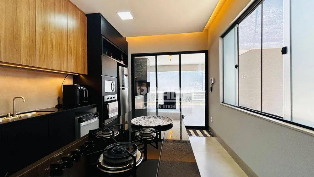 Casa, 3 quartos, 180 m² - Foto 1