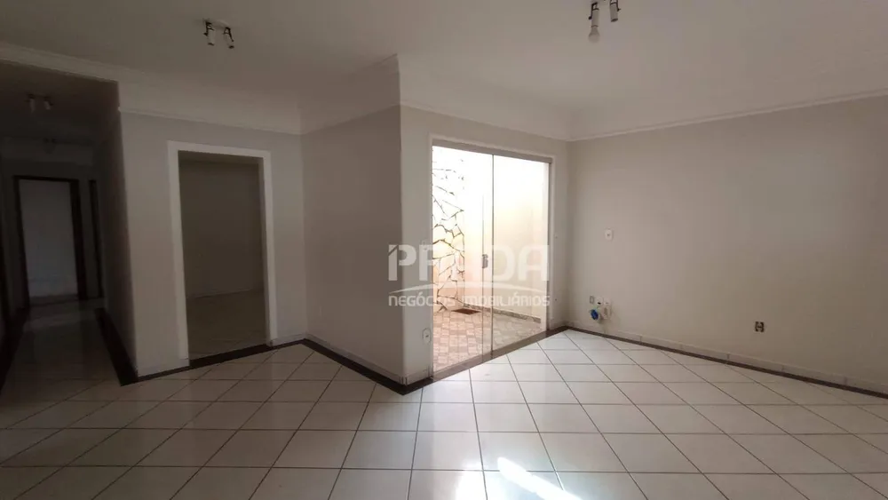 Casa, 3 quartos, 200 m² - Foto 2