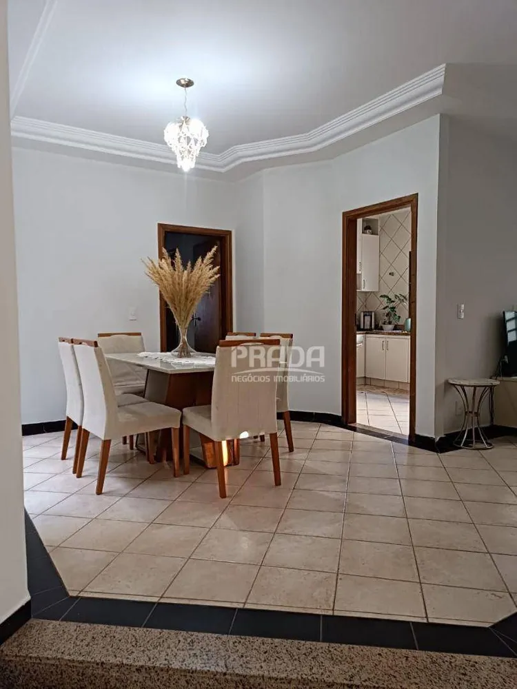 Casa, 3 quartos, 250 m² - Foto 1