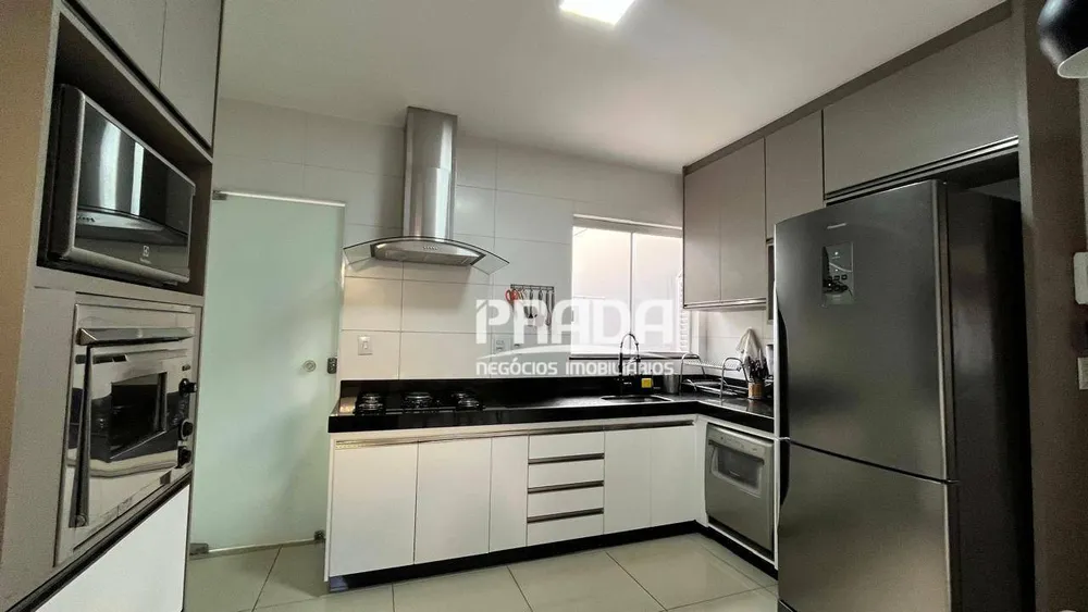 Casa, 4 quartos, 240 m² - Foto 4