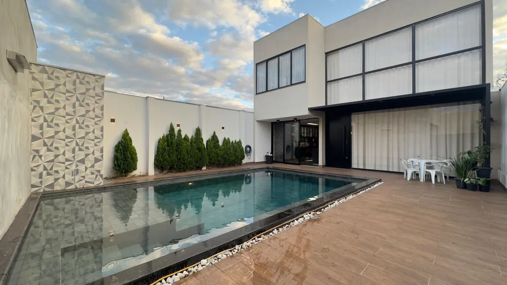 Casa, 3 quartos, 252 m² - Foto 1