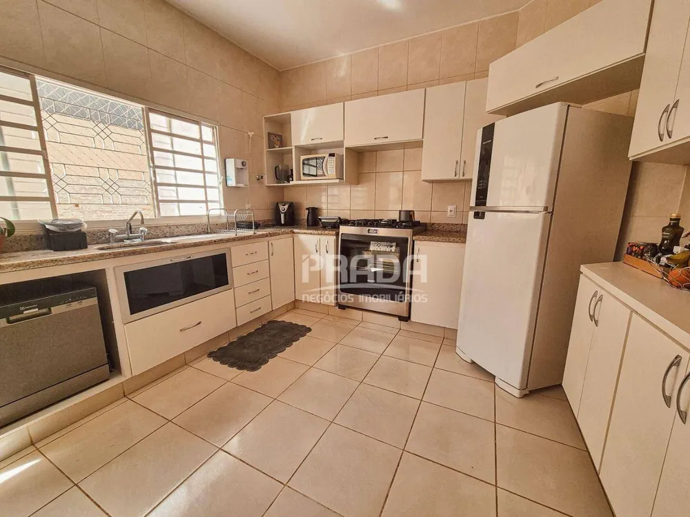 Casa, 3 quartos, 202 m² - Foto 4