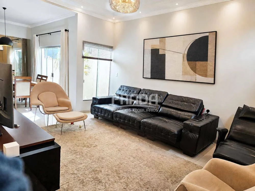 Casa, 4 quartos, 225 m² - Foto 1