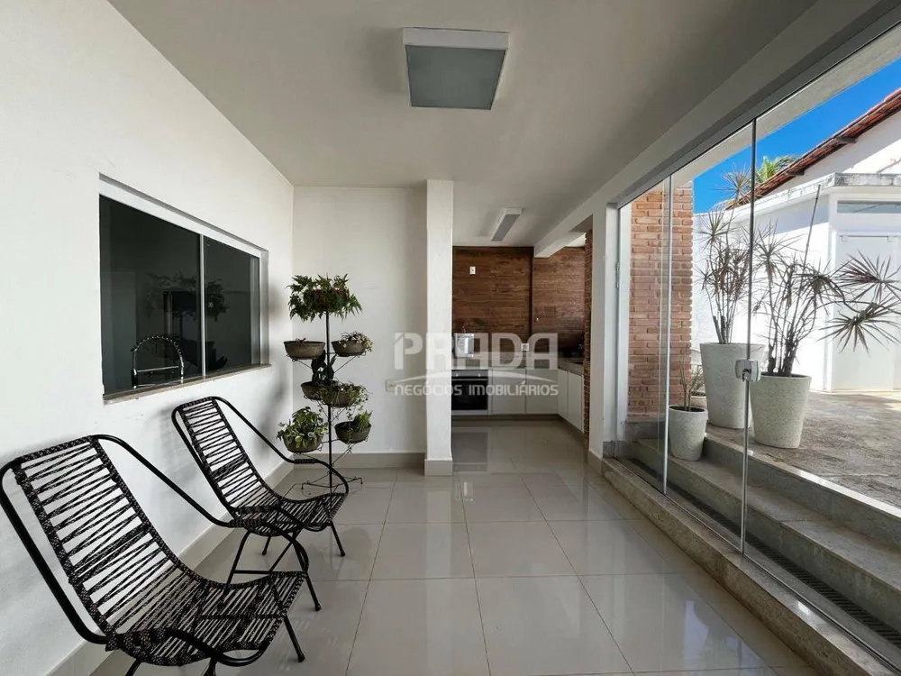 Casa, 3 quartos, 241 m² - Foto 1