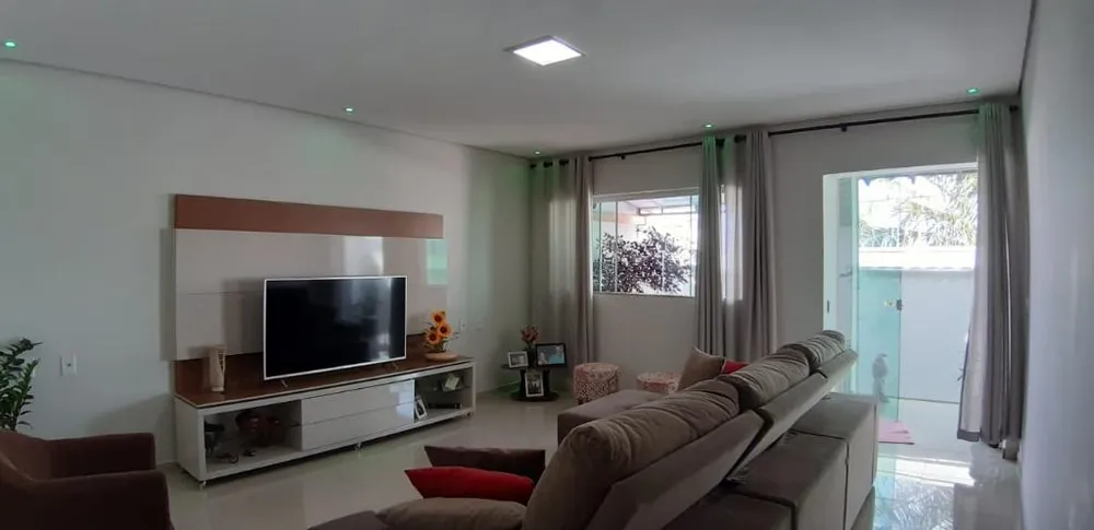 Casa, 4 quartos, 310 m² - Foto 1
