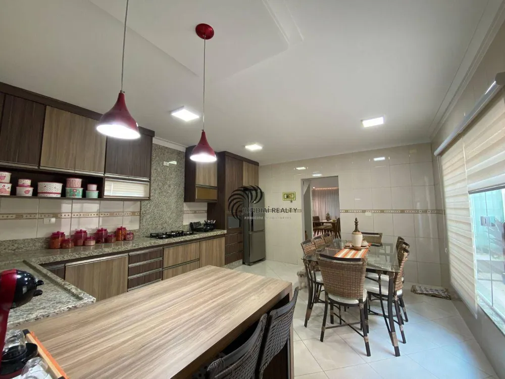 Casa, 3 quartos, 210 m² - Foto 1