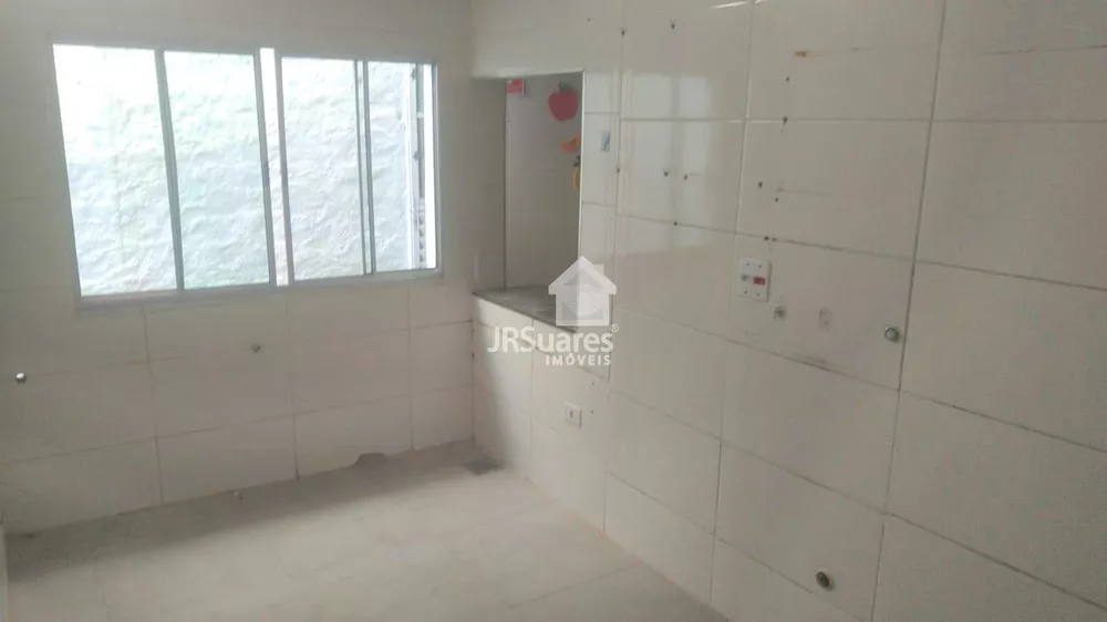 Casa para alugar com 5 quartos, 333m² - Foto 2