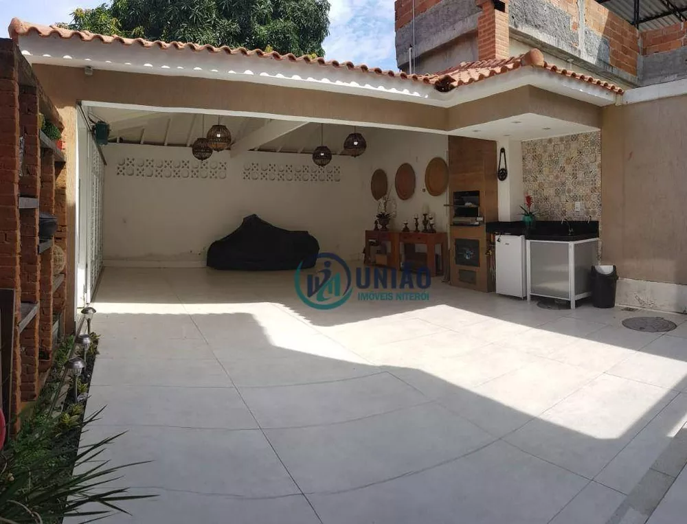 Casa de Condomínio à venda com 3 quartos, 200m² - Foto 2