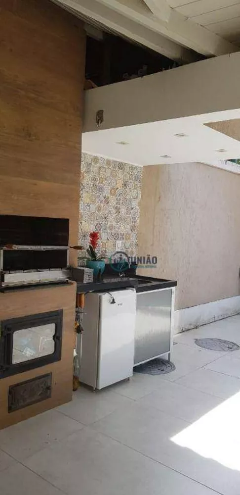 Casa de Condomínio à venda com 3 quartos, 200m² - Foto 4