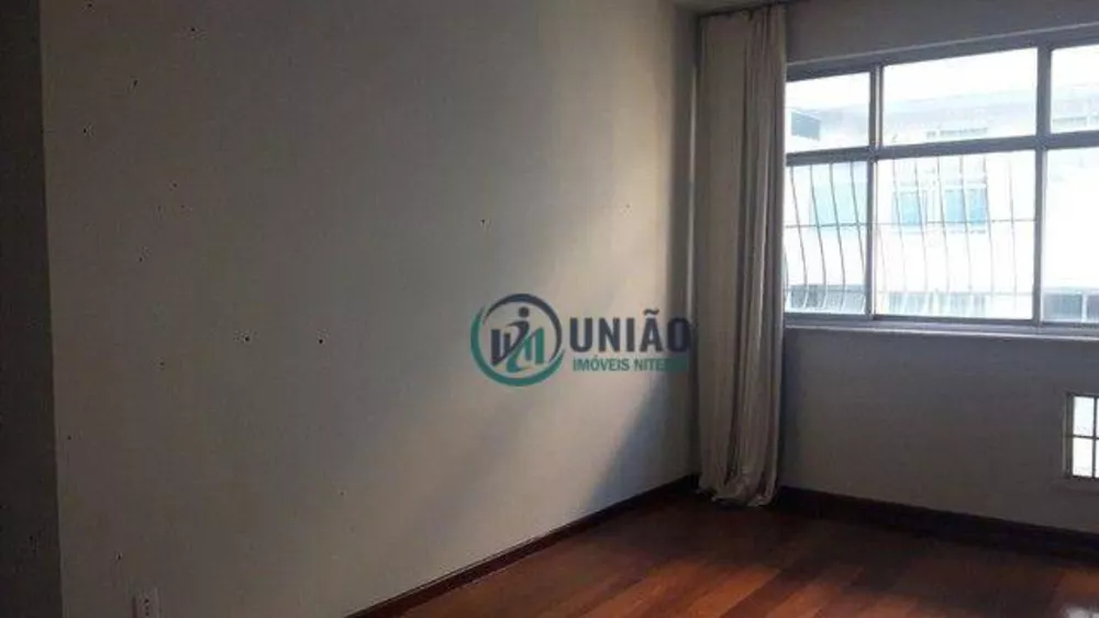 Apartamento à venda com 3 quartos, 140m² - Foto 2