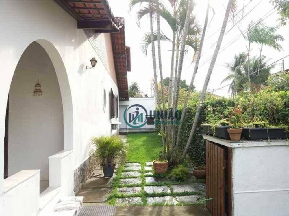 Casa à venda com 3 quartos, 160m² - Foto 1