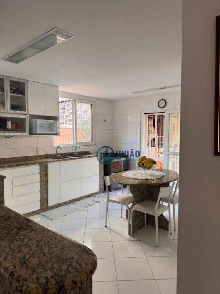 Casa, 3 quartos, 225 m² - Foto 1