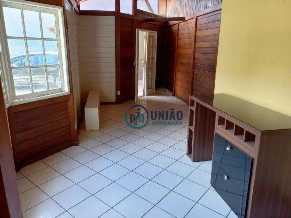 Casa à venda com 5 quartos, 192m² - Foto 4