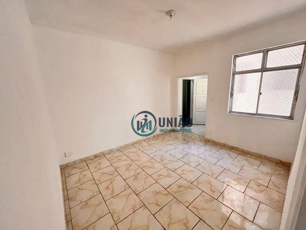 Apartamento à venda com 2 quartos, 74m² - Foto 2